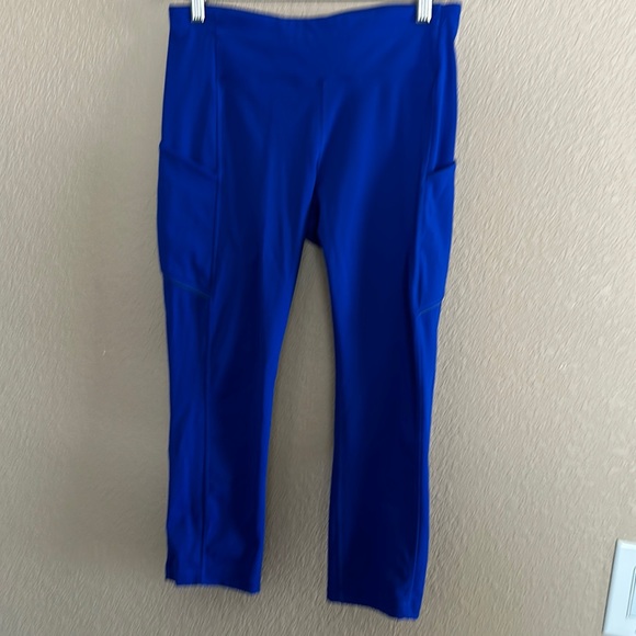 lululemon athletica Pants - Lululemon size 8 cobalt electric blue Speed Up crop with pockets Like New EUC